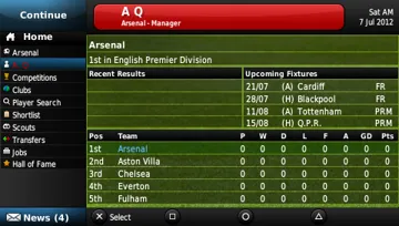 Football Manager Handheld 2013 (EU) screen shot game playing